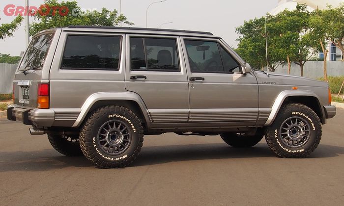 Jeep Cherokee XJ Limited Country 1997