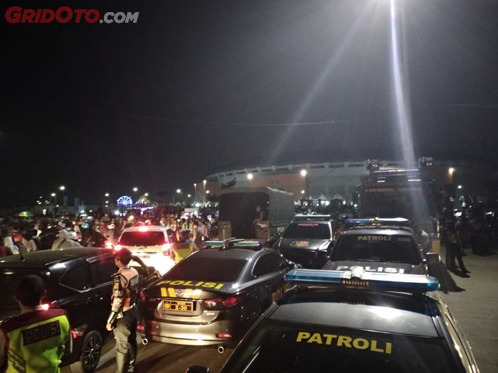 Suasana malam tahun baru 2019 di Stadion Pakansari Cibinong Kab. Bogor, Jawa Barat