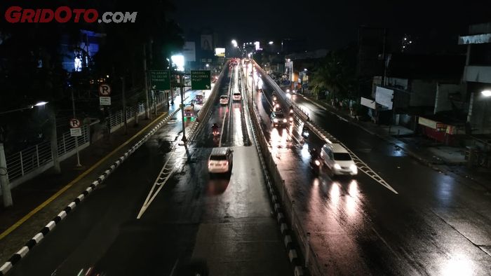 Susana di jalan layang Roxy Square, Jakarta Pusat.