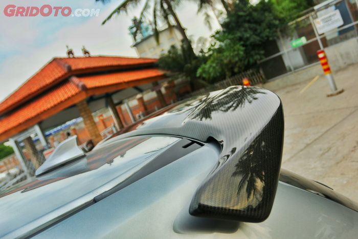 Spoiler carbon di buritan