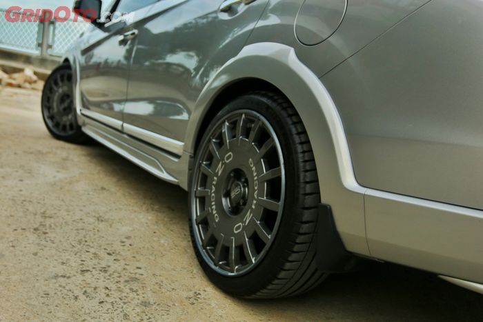 Pakai pelek model piring