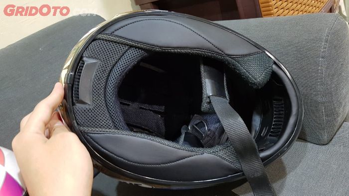 Busa bagian dalam helm lawas belum removable