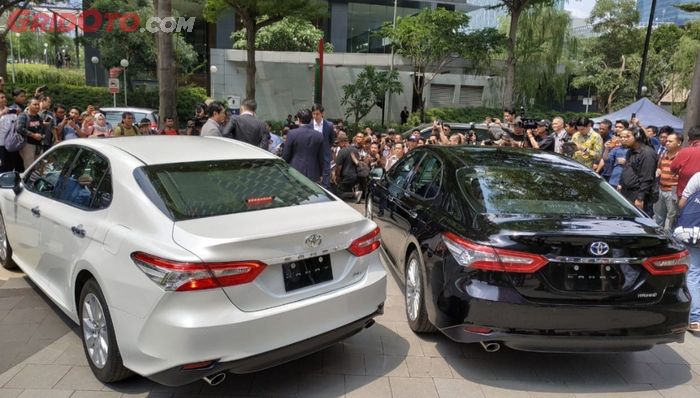 Tampak belakang Toyota All New Camry 2019.