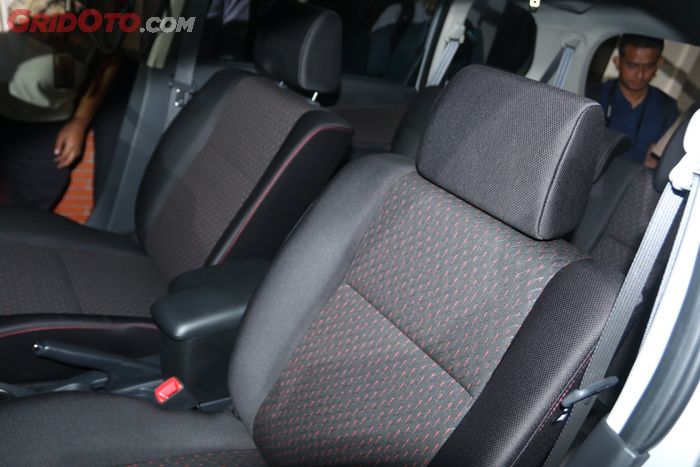 Jok baris pertama New Veloz dan New Avanza belum ada arm rest