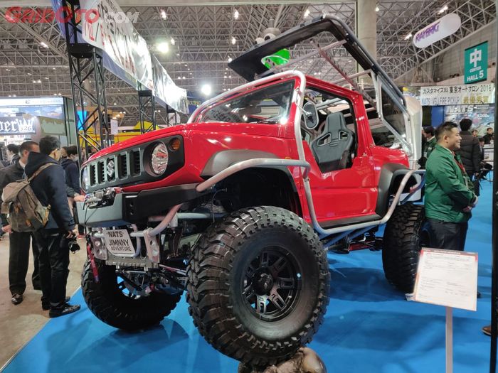 Ban besar dan atap bisa dibuka