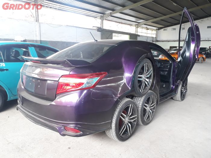 Ternyata juga dibikin pintu gunting