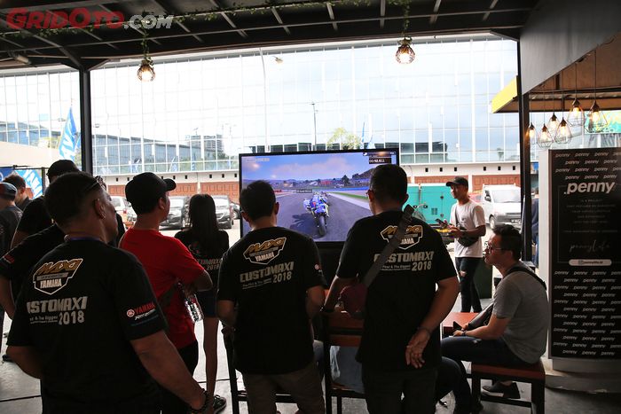 Kemeriahan kompetisi PS4 MotoGP di gelaran Customaxi