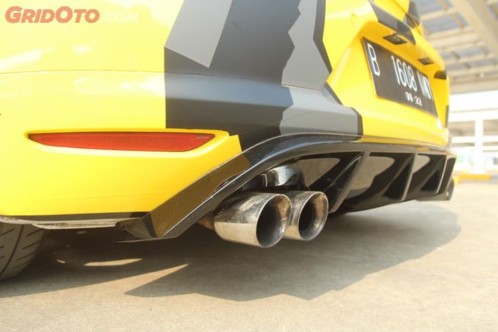 Rear diffuser carbon dan knalpot quad pipe, pol!
