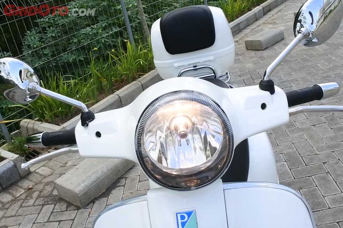 Lampu Vespa GTS 300 masih halogen