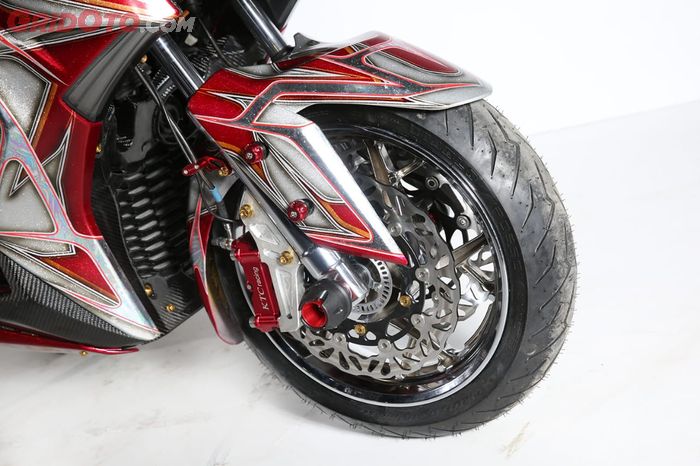 Kaki kaki depan Yamaha XMAX Customaxi Denpasar