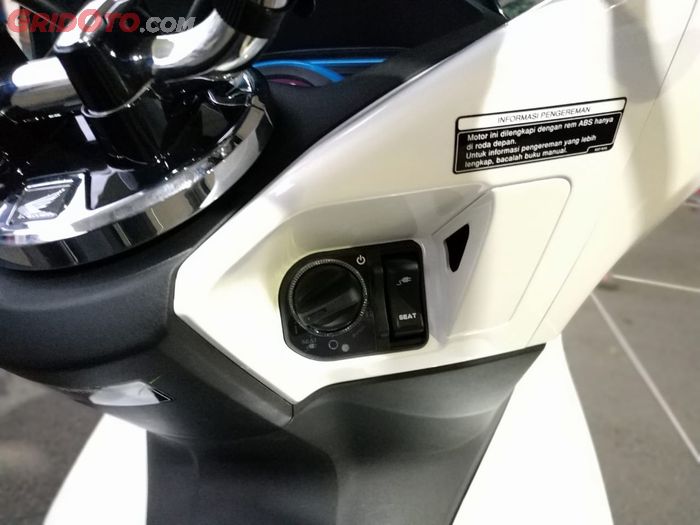 Stopkontak Honda PCX Electric keyless, sudah jadi ciri khas Honda PCX