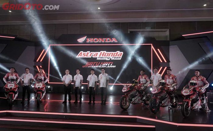                      Pengenalan tim balap Astra Honda Racing Team 2019 dilakukan di Bandung          