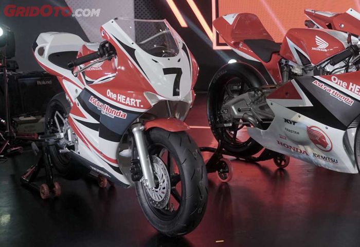                           Honda NSF100 terlhat kecil tapi tawarkan setting range lbih luas     