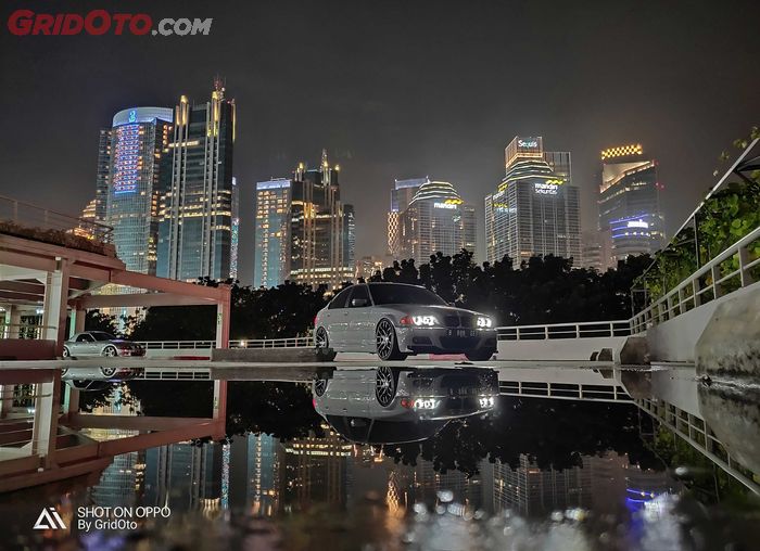 OPPO  R17 Pro mampu mengambil detail mobil dan background foto dengan jelas