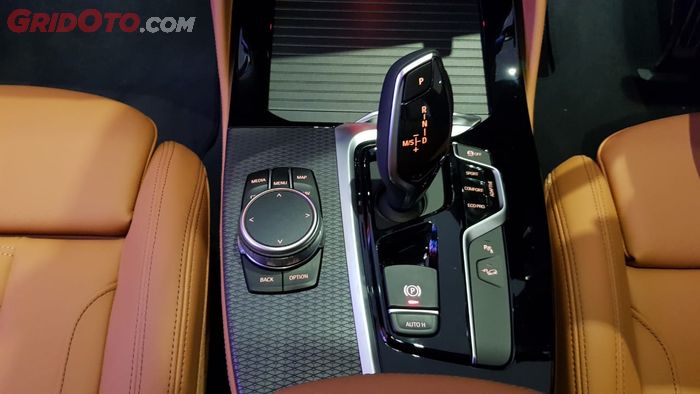 Konsol Tengah dan Tuas Transmisi BMW X4