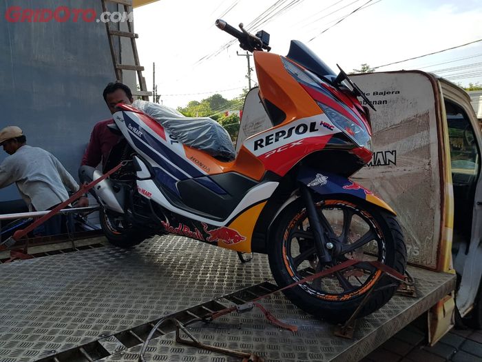 Honda PCX Livery Repsol Honda