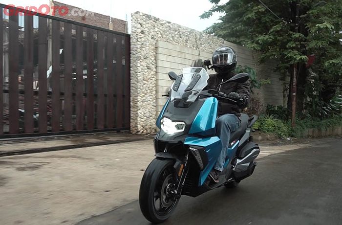 BMW C400X