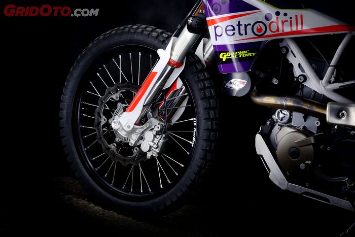 Husqvarna 710 dengan fairing kit Petrodrill Anjany Racing