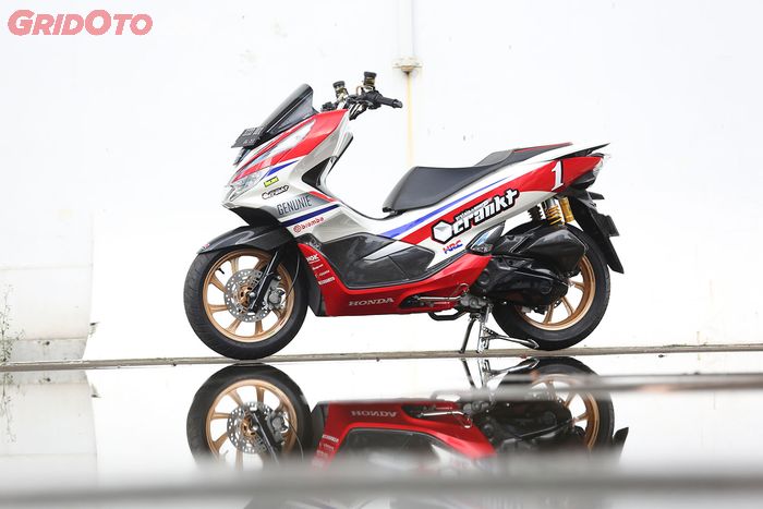 Honda PCX Pilih Gaya Racing Livery nya Enggak Lazim Tapi 