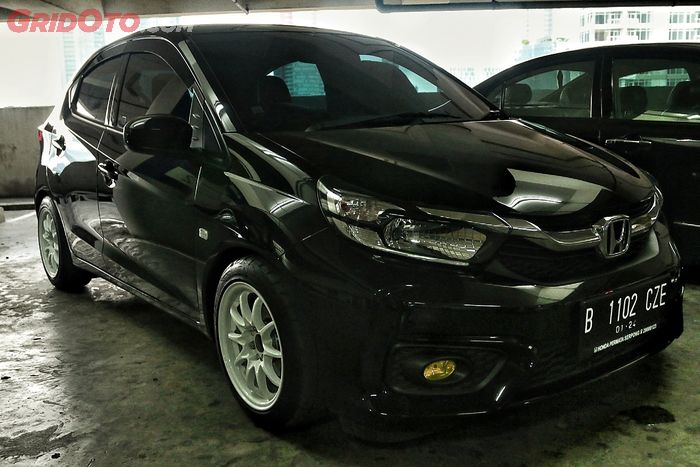 Honda All New Brio beekelir hitam pakai per Ayla