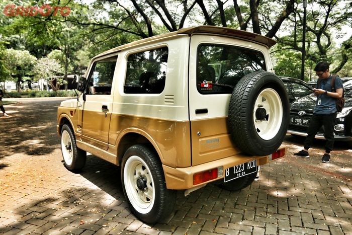 Pintu belakang dibuat model wiper