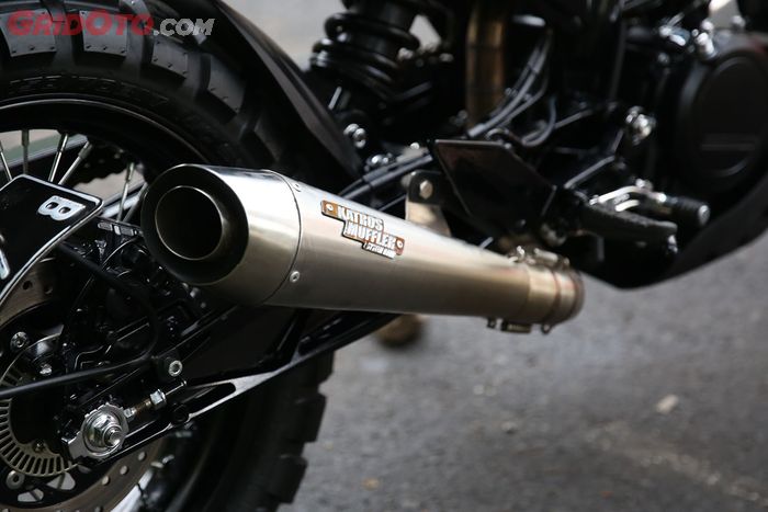 Modifikasi KTM Duke 250 Tracker Katros Garage