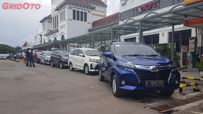 Journalist Test Drive Toyota Avanza