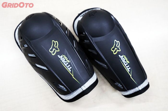 Elbow protector Fox Titan untuk melindungi siku