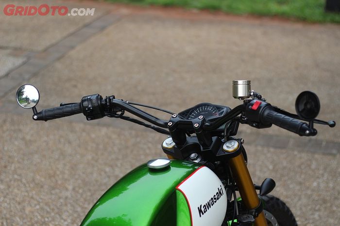 Penggunaan setang fatbar memberikan posisi berkendara lebih nyaman