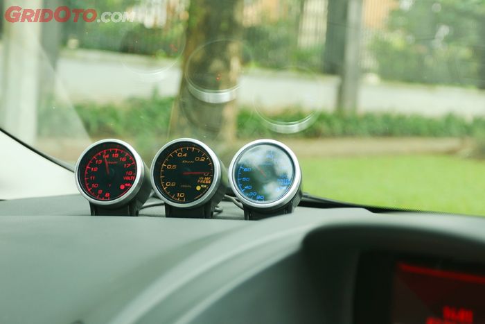 Defi gauge untuk indikator voltmeter, vacuum, dan water temperature