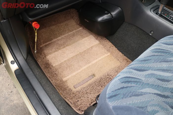 Karpet OEM Carina, cocok warnanya dengan bodi Corabs Iwan