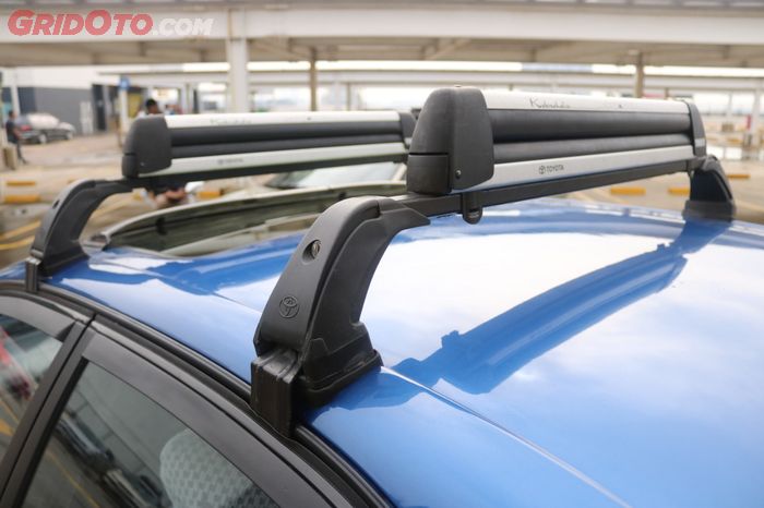 Mooonroof OEM dan roofrack OEM Carina, rare!