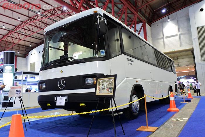 Bus Mercedes-Benz OH 306 