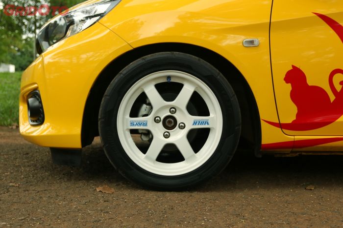 Pelek original lansiran Volk Racing 15 inci