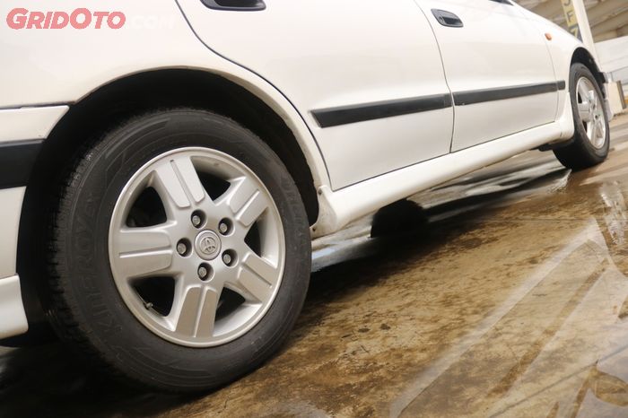 Pakai pelek Kijang Innova dulu