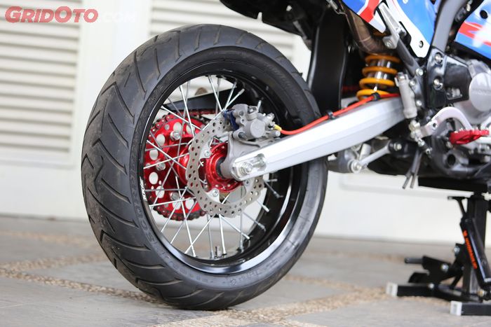 Honda CRF250 Rally Supermoto Fuchs Oil CAOS Custom Bike