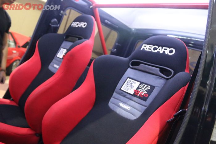 Sepasang jok semi bucket lansiran Recaro Topfuel bikin keren