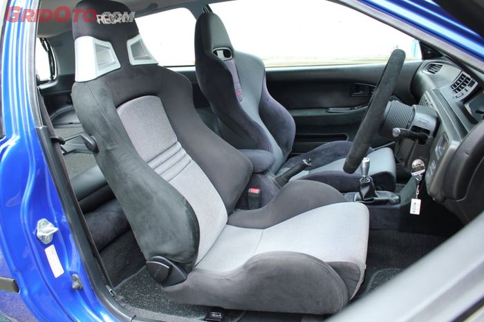 Jok Recaro untuk depan, beda kanan dan kiri