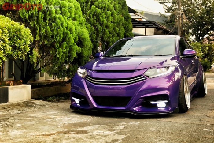 Honda HR-V bergaya stance elegant dilabur warna ungu