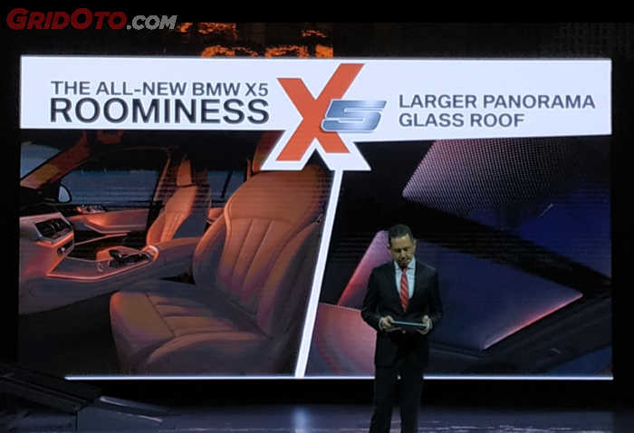 Ramesh Divyanathan, President Director BMW Group Indonesia saat mempresentasikan SUV terbaru BMW X5 di Indonesia.