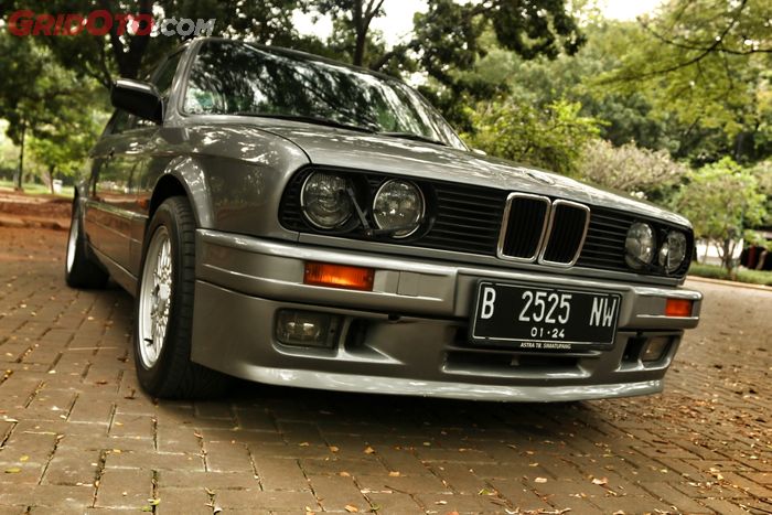 Di tahun 1991 BMW hadirkan warna Granit Silver yang hanya ada di tahun ini saja.