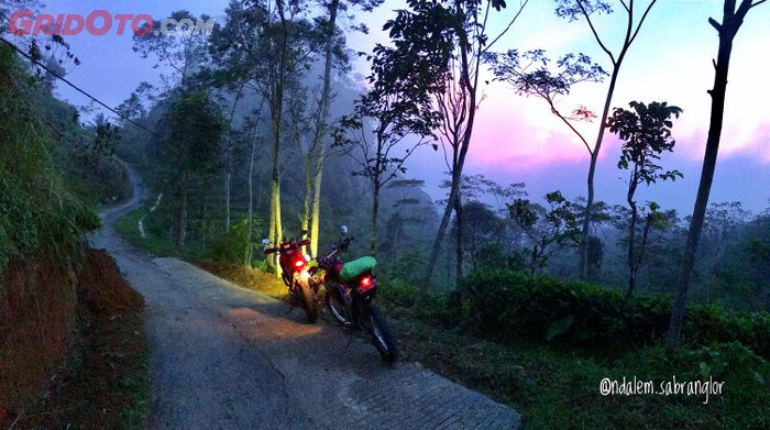 Melipir Pegunungan Menoreh bareng 'warga lokal'