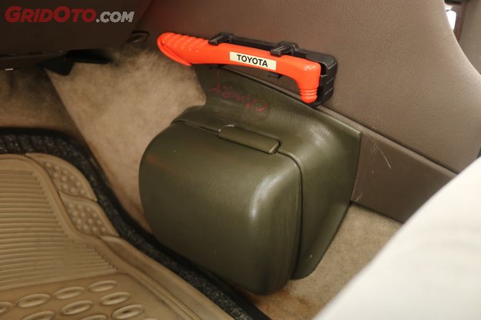 Banyak piranti OEM Camry Gracia yang ada di interior Camry Indra