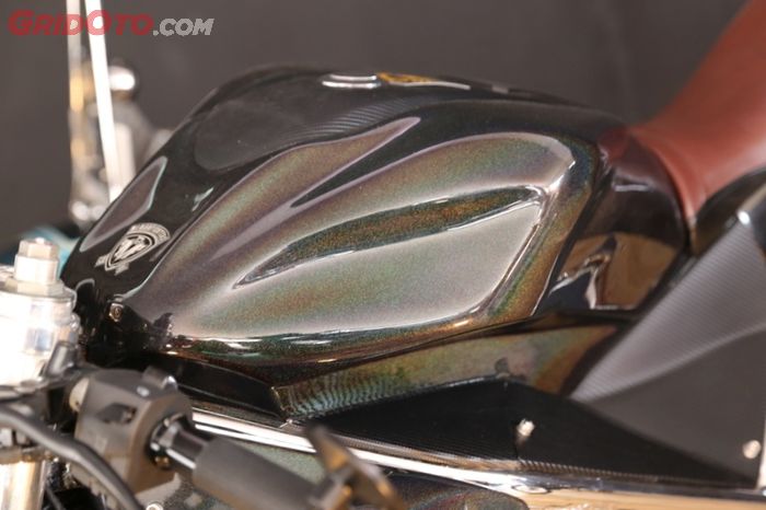 Custom bike yang satu ini dari basis Kawasaki Z250 milik Ahmad Kurniawan yang dimodifikasi habis-habisan oleh Greyhead Customland