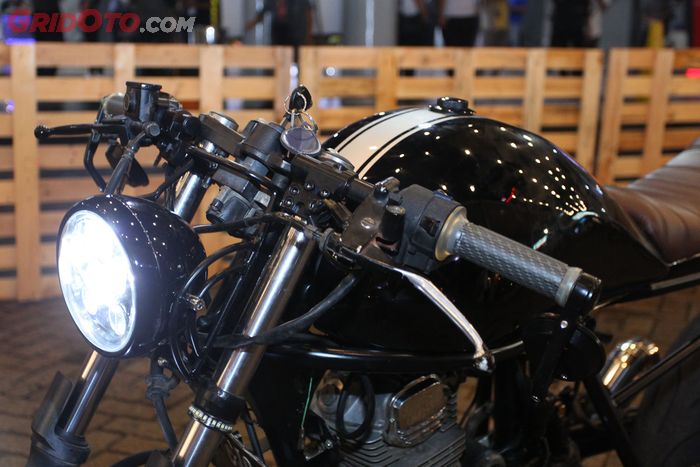 Modifikasi Honda Tiger Cafe Racer Simpel by Greyhead Customland