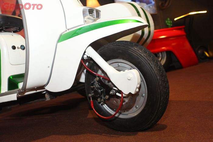 Modifikasi Yamaha Fino jadi skuter klasik Lambretta by Hthree Custom Garage