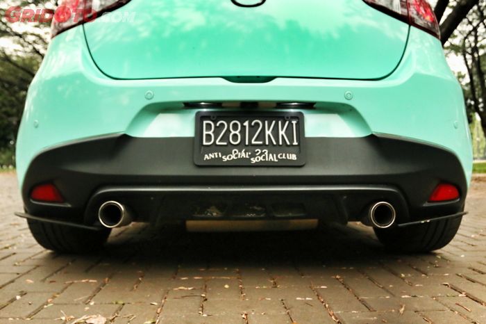 Double muffler jadi makin racing