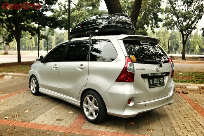 Modifikasi Toyota Avanza pakai roof box asik juga nih