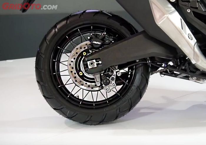 Pelek jari-jari Honda X-ADV