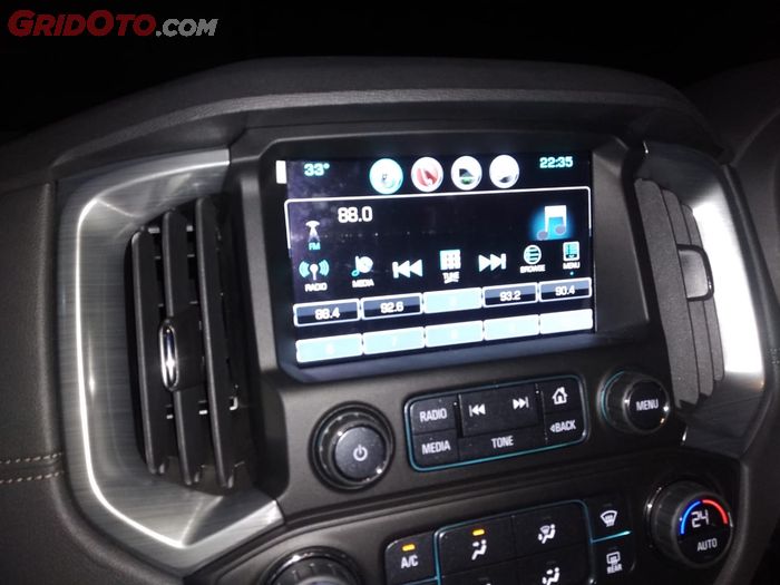 Sistem audio layar sentuh ukuran 8 inci